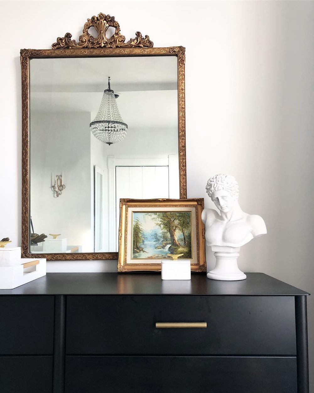 Parisian decor vignette via @shelbygirard