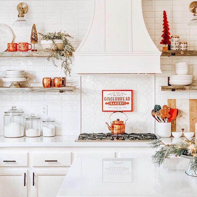 Christmas Kitchen Decorations via @home.sweet.homebody