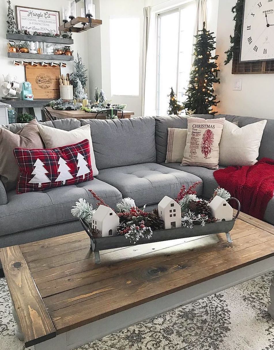 Best Christmas Throw Pillows 2019 via @down_mulberry_lane