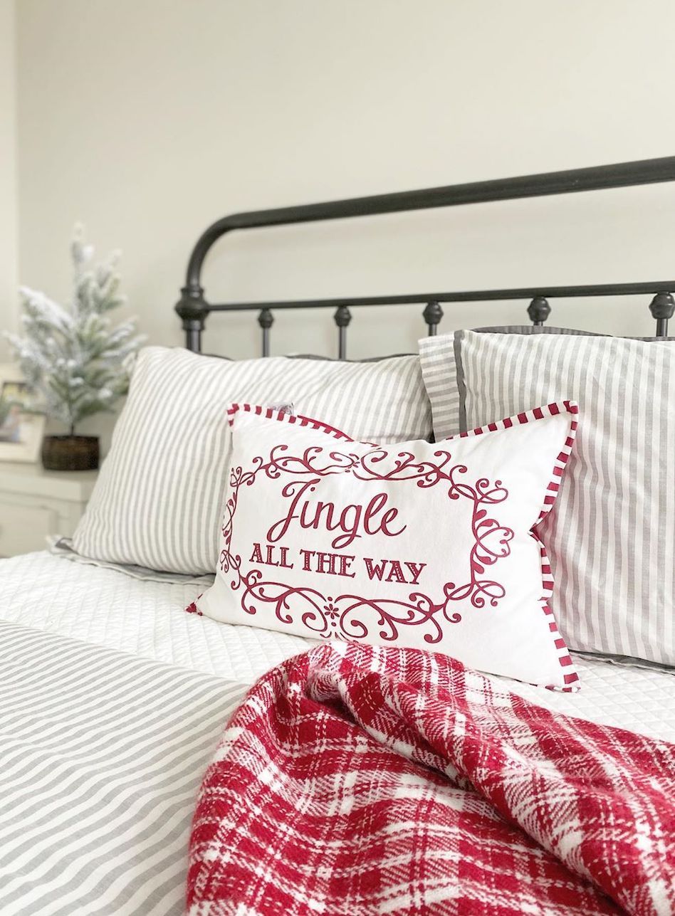 Christmas Throw Pillows via @hillviewhomestyle