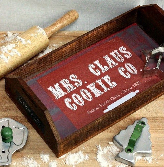 DIY Farmhouse Mrs Clause Cookie Tray via pinkfortitude