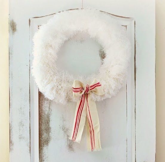 DIY Fluffy Farmhouse Christmas Wreath via craftberrybush