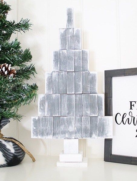 DIY Gray Rustic Christmas Tree via michellespartyplanit