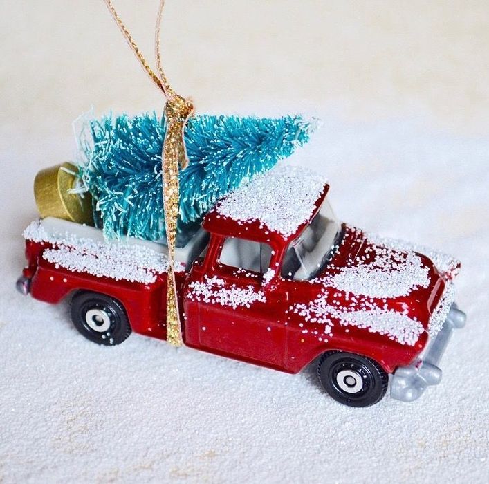 Farmhouse Red Truck DIY Ornament via thethingsshemakes