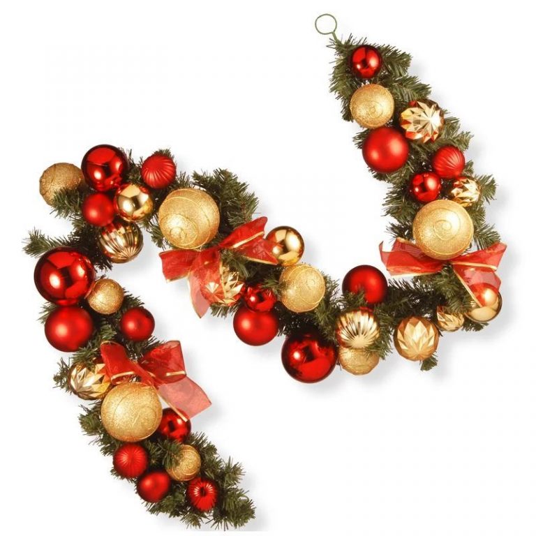 15 MustHave Traditional Christmas Decorations