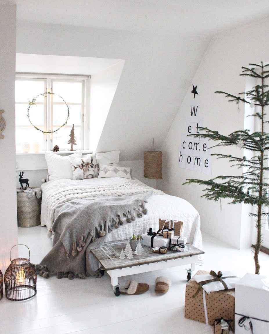 Rustic Scandi Christmas Bedroom via @skovbon