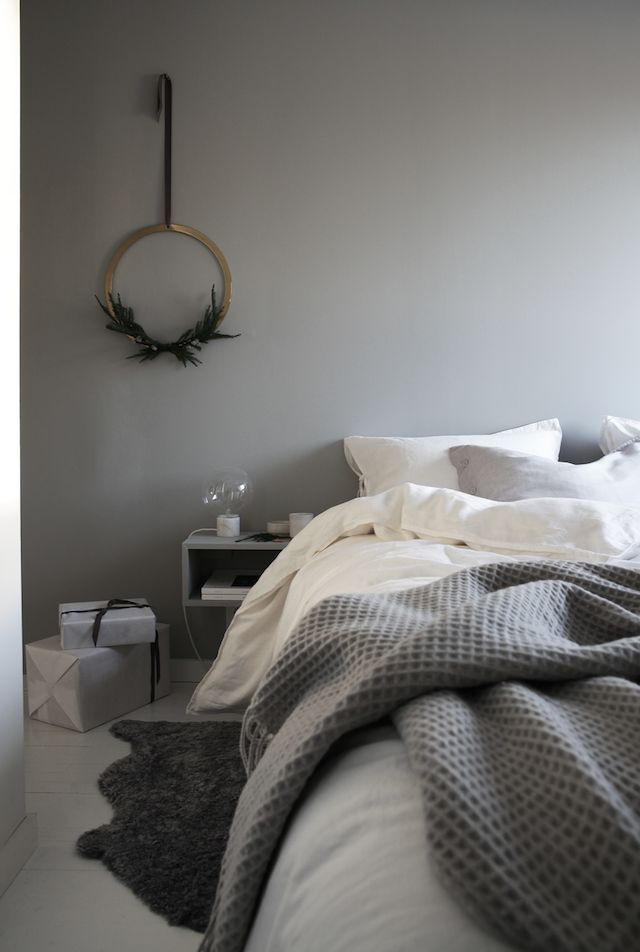 Scandi Christmas Bedroom with Minimalist wall wreath via Elisabeth Heier