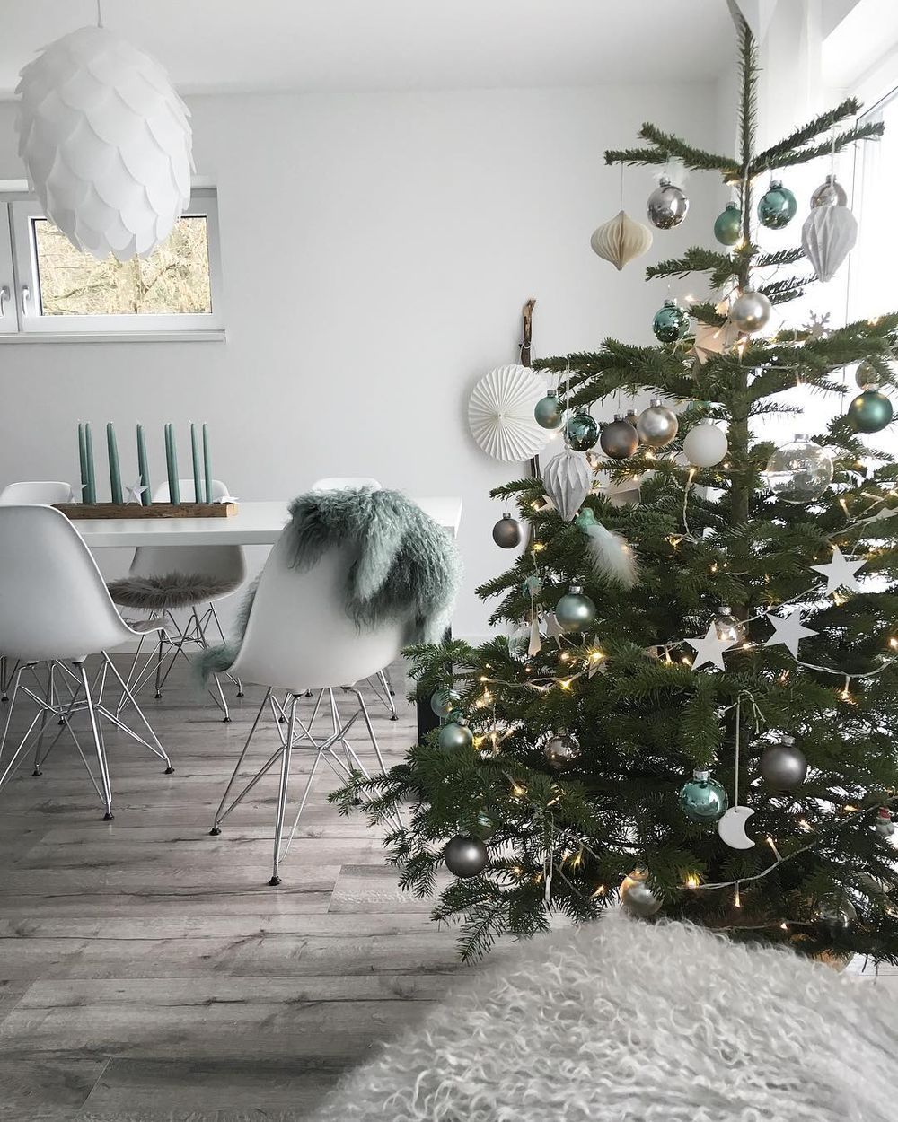 Scandi Christmas Dining Room Decor with Green Candle Centerpiece via @juli_ya85