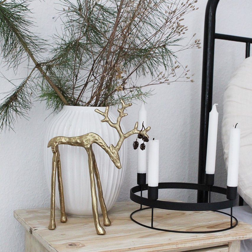 Scandinavian Christmas Bedroom Nightstand Decor via @shabbydiele