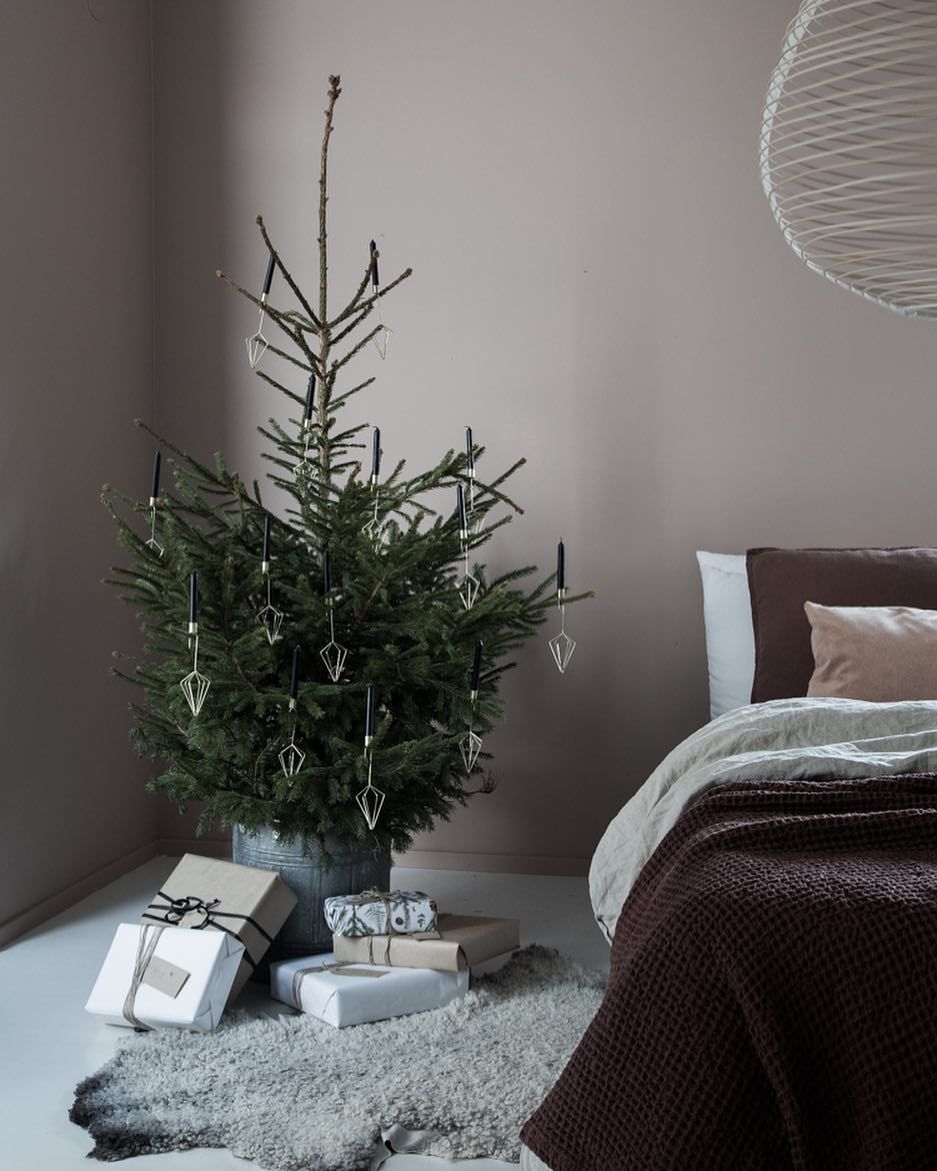 Scandinavian Christmas bedroom decor via @myscandinavianhome