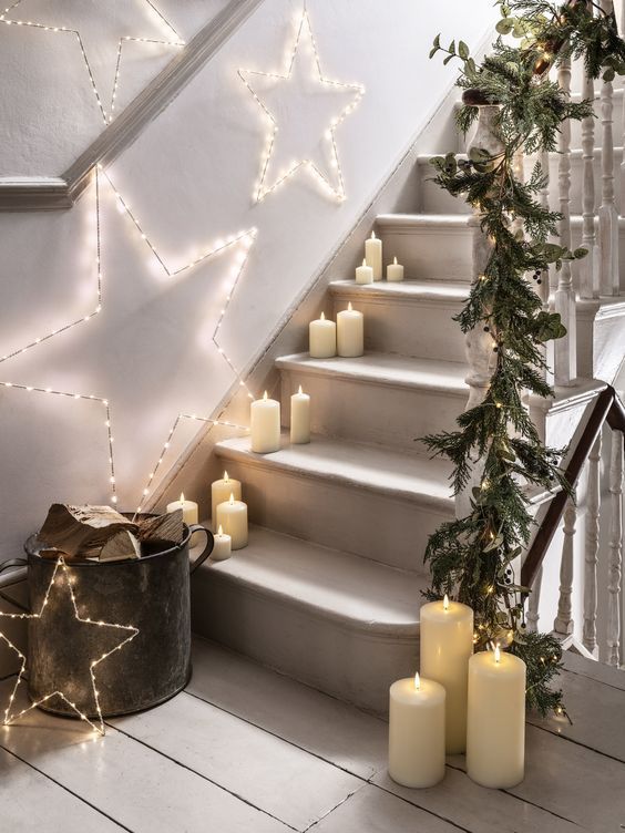 28 Gorgeous Ways to Decorate Your Home With Christmas Garland | Christmas  staircase decor, Christmas stairs, Christmas stairs decorations