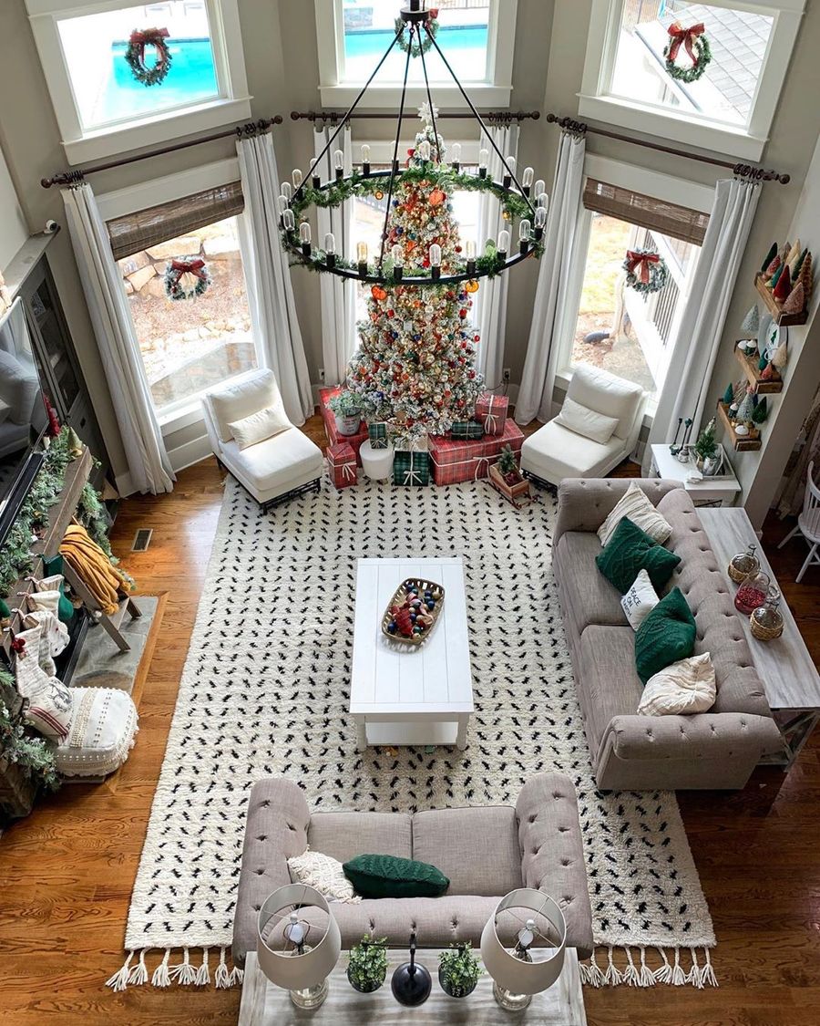 Christmas Living Room Decor via @mygeorgiahouse