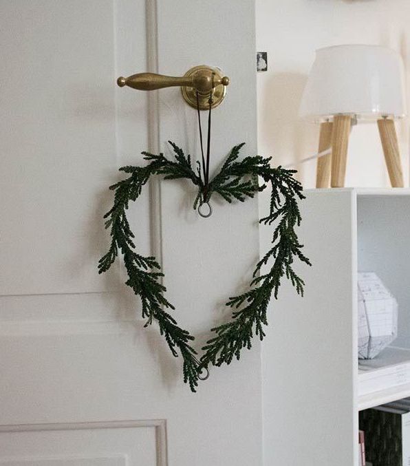 DIY Evergreen Heart via that nordic feeling - DIY Scandinavian Christmas Decorations