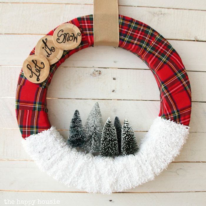 DIY Let it Snow Christmas Wreath via thehappyhousie