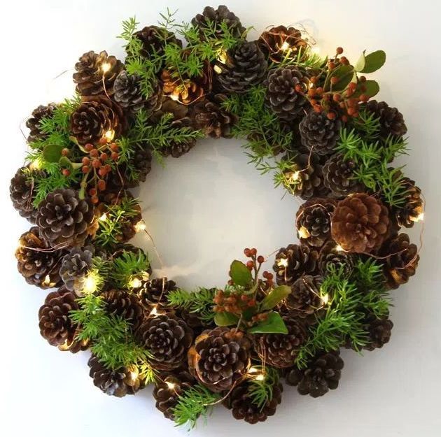 DIY Pinecone Wreath via remodelaholic