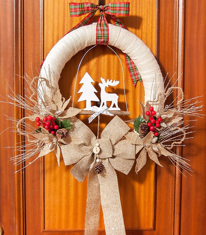 DIY Rustic Burlap Christmas Wreath via thecraftingnook