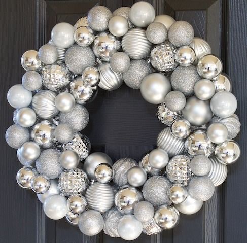 DIY Silver Christmas Ornament Wreath via decorchick