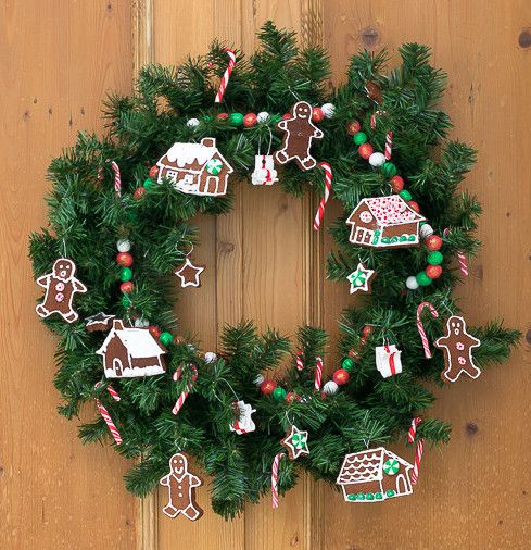 DIY Sweet Holiday Wreath via nourishandnestle