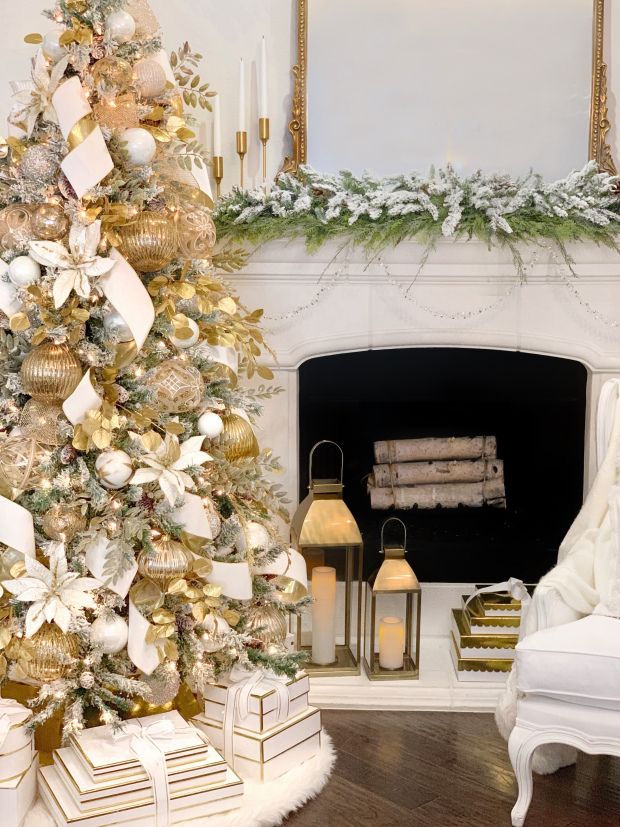 Gold and white glam Christmas tree decor via thedecordiet