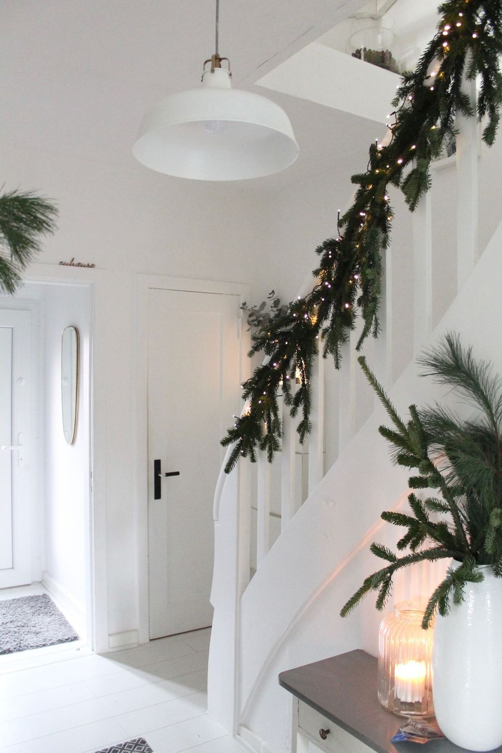Minimalist Scandi Christmas Staircase Garland via solebich