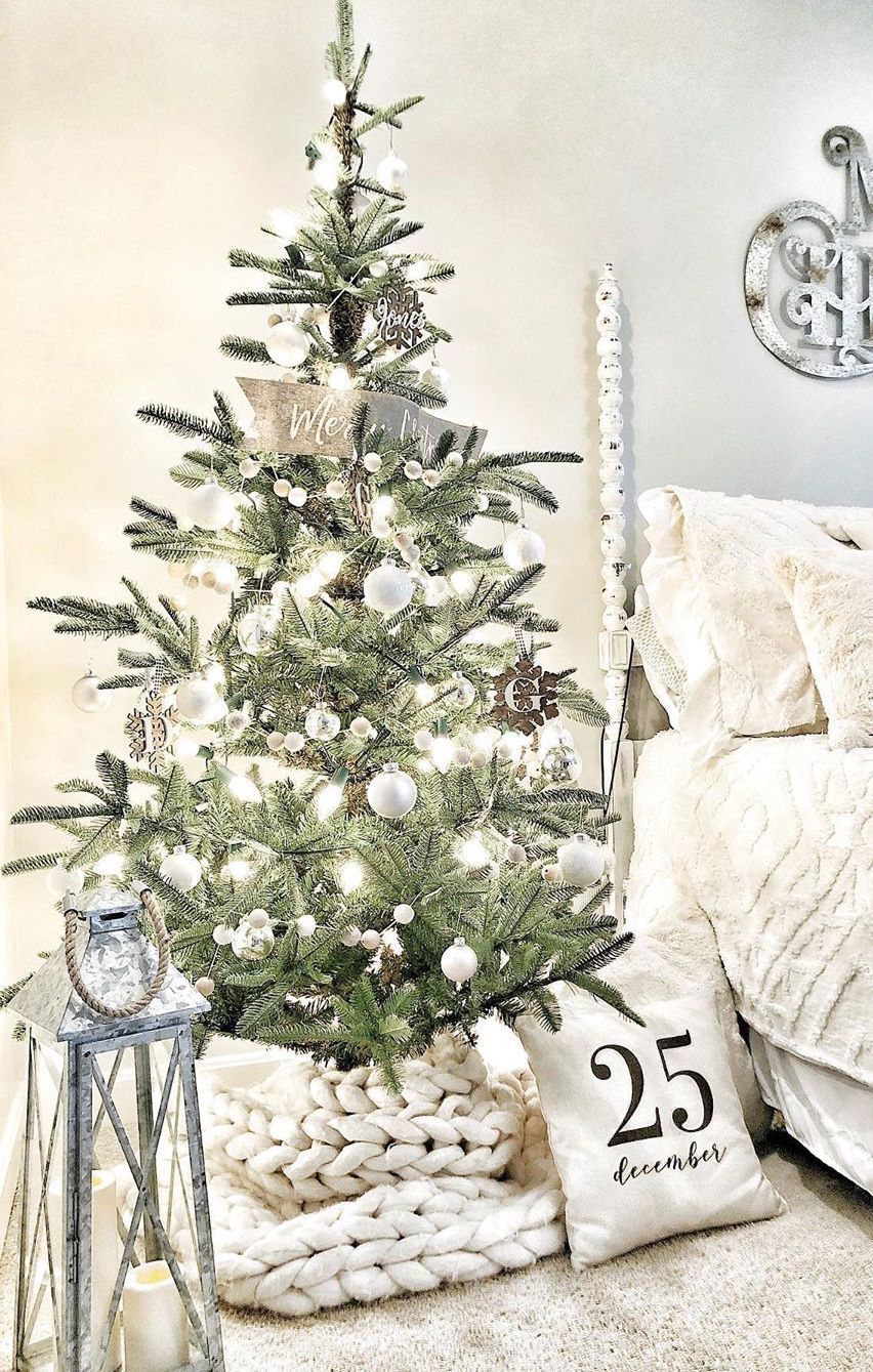 9 Scandinavian Christmas Tree Decor Ideas