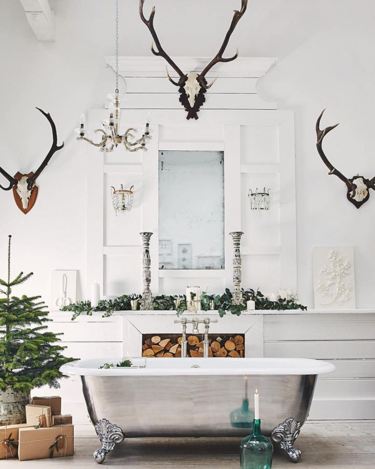 Rustic winter bathroom decor with evergreen and deer skulls via @ihilmagazine