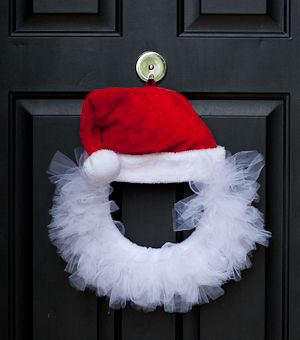 Santa Tulle Wreath DIY via babyrabies