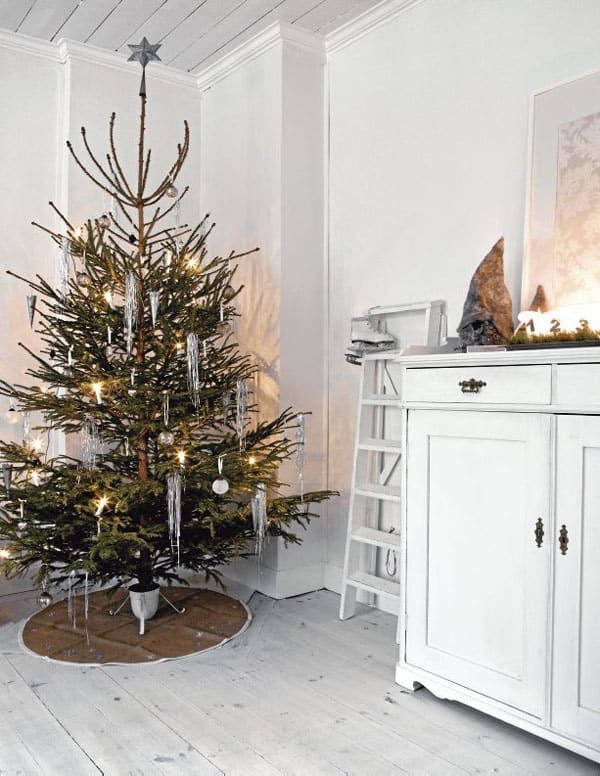 Simple Scandi Christmas Tree Decor
