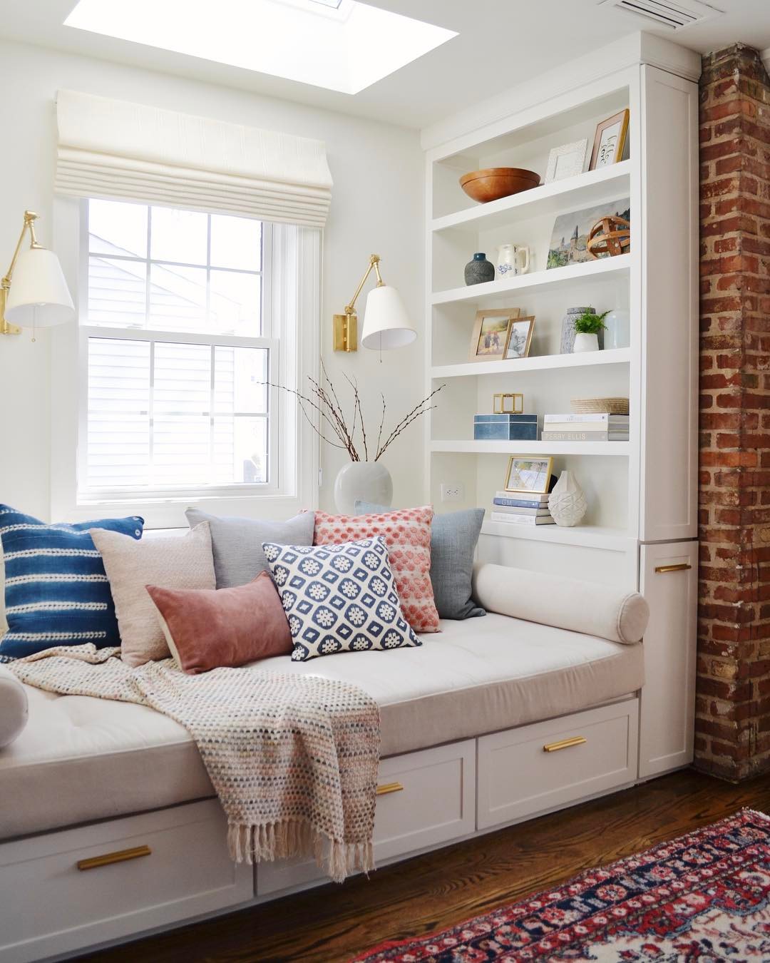 Built-in daybed with drawers underneath via @em_rehabitat