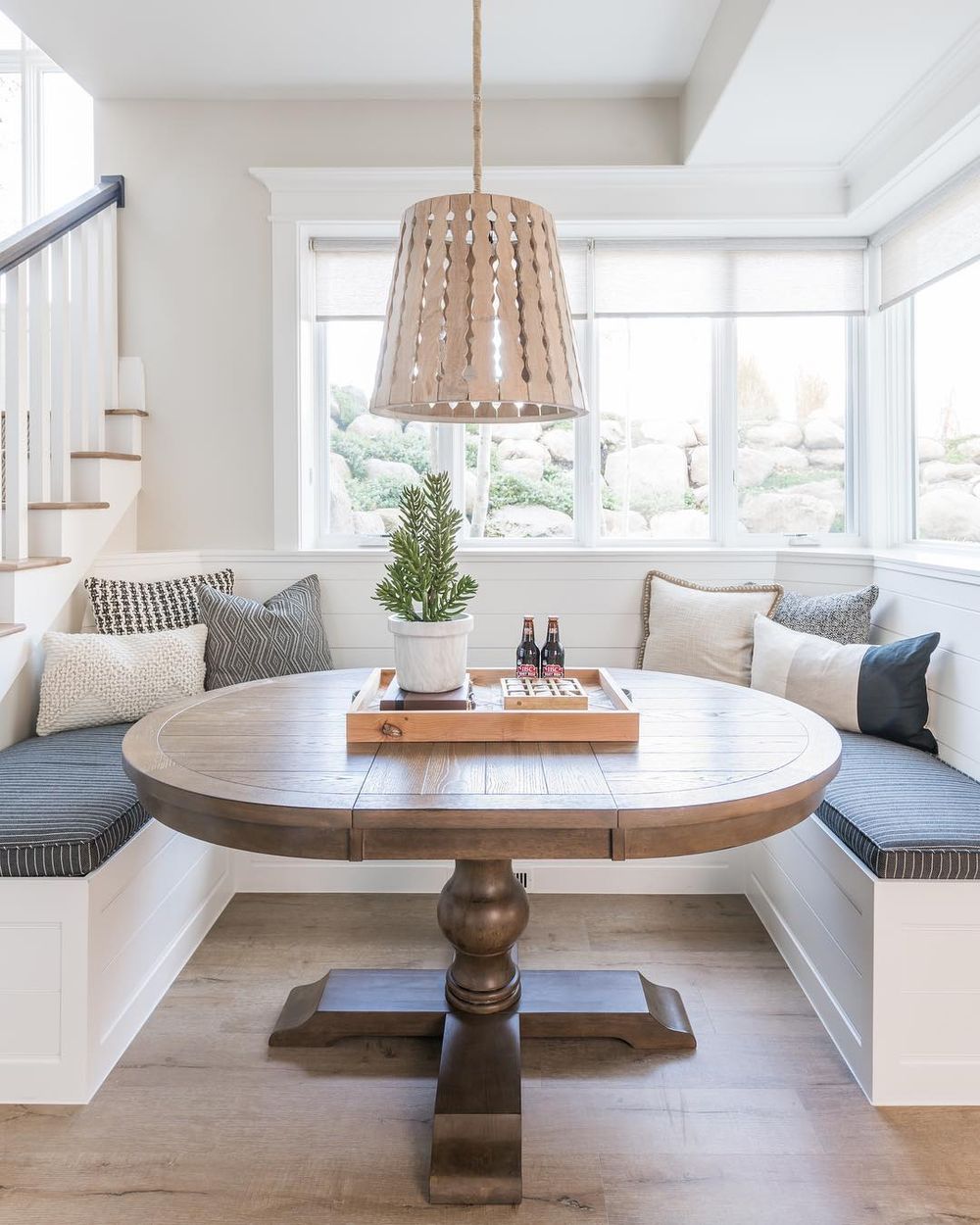 Built-in wraparound seating Breakfast Nook via @remedy.design