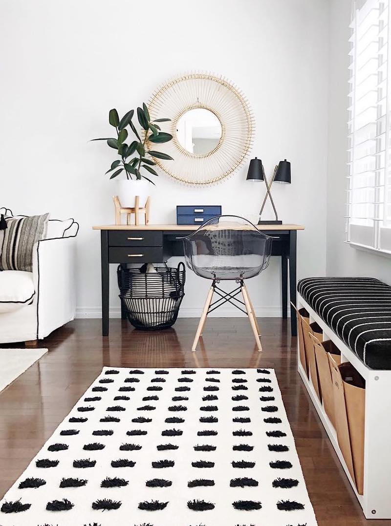 Home Office Desk via @theheartandhaven