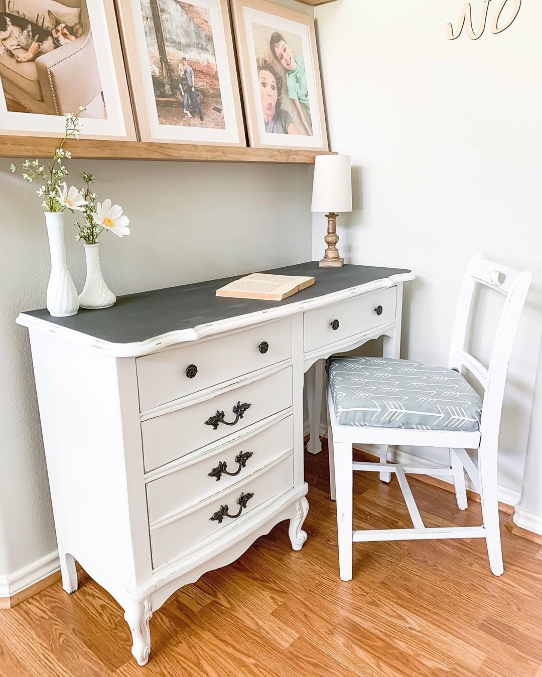 Farmhouse Desk in chalk white paint via @rusticpigdesigns