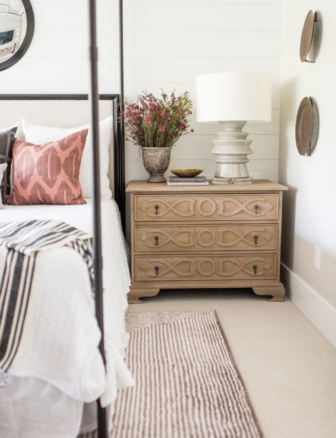17 Affordable Farmhouse Nightstands