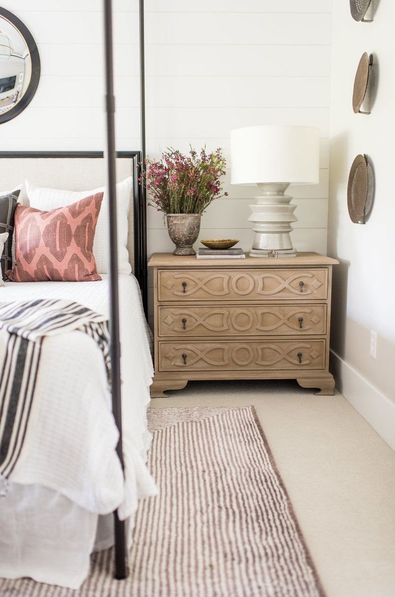 Farmhouse nightstand via @whittneyparkinson