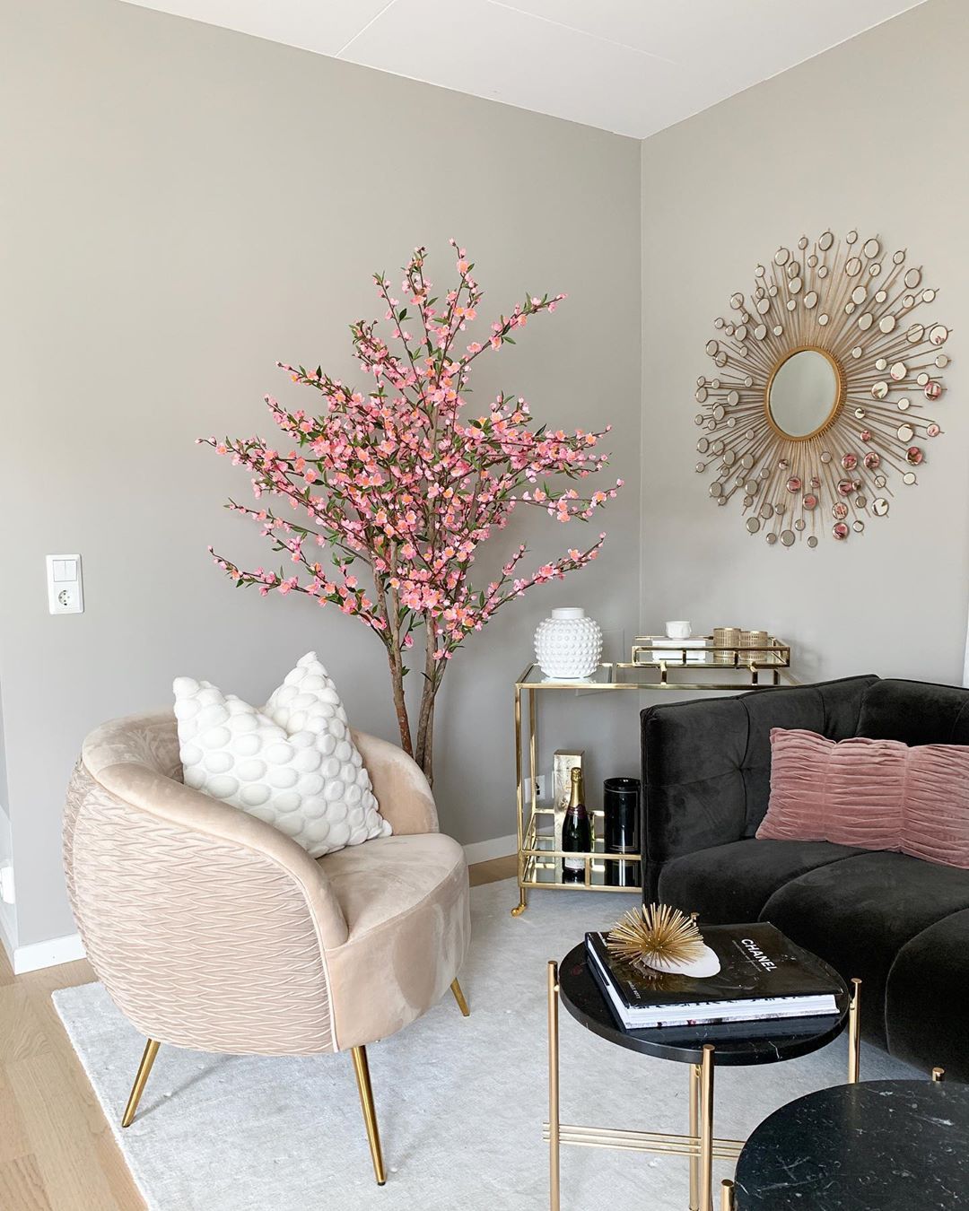 Glam accent chair via @interiorbyvanessa