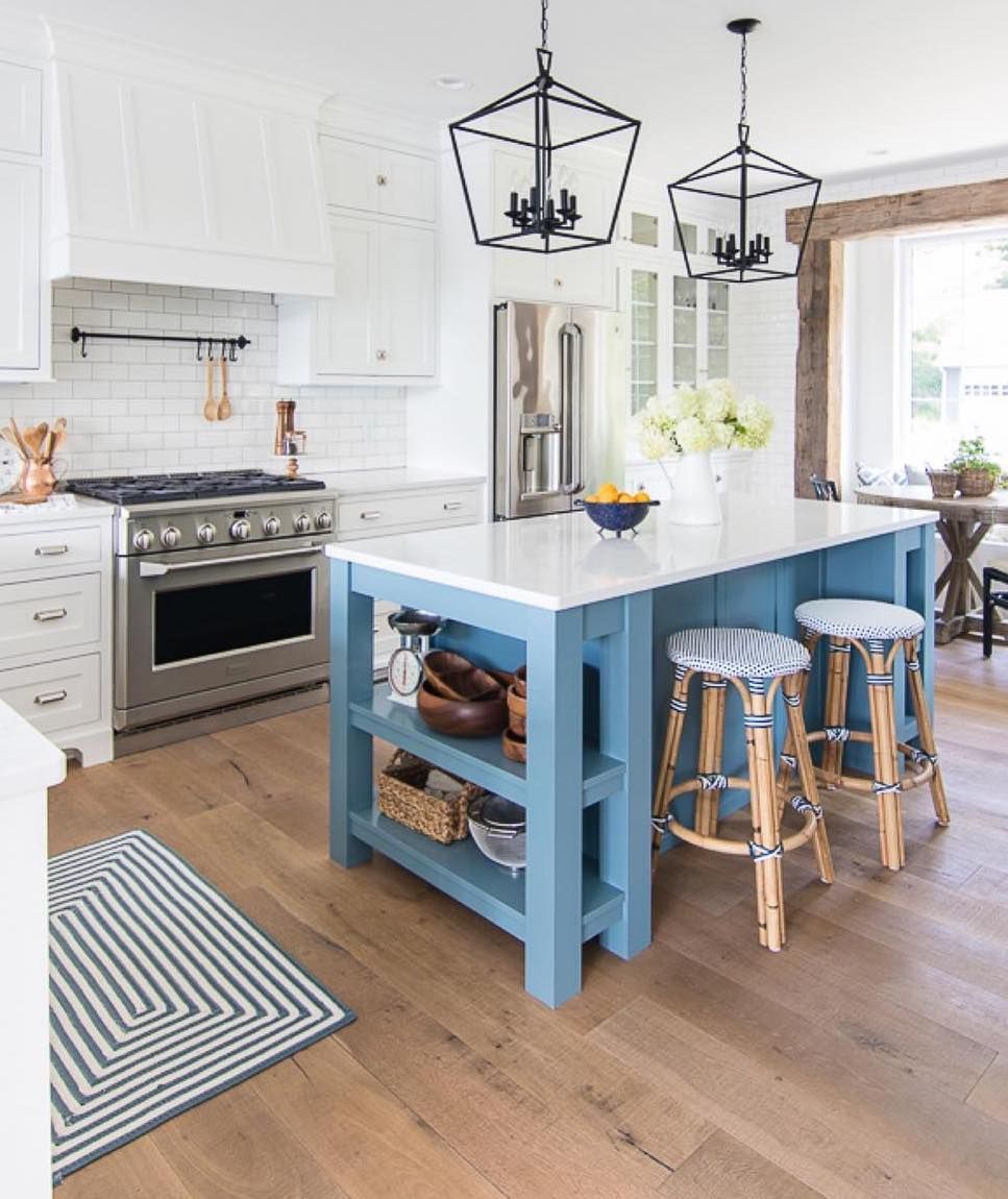 Coastal Kitchen with Blue Island via @lilypadcottage
