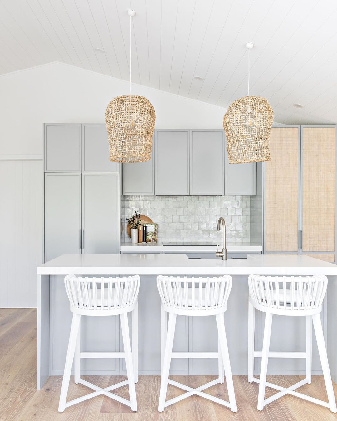 Coastal Kitchen with Modern Minimalist Vibe via @the_stables_