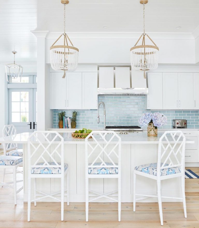 17 Coastal Kitchen Decor Ideeën voor een strandhuis Yakaranda