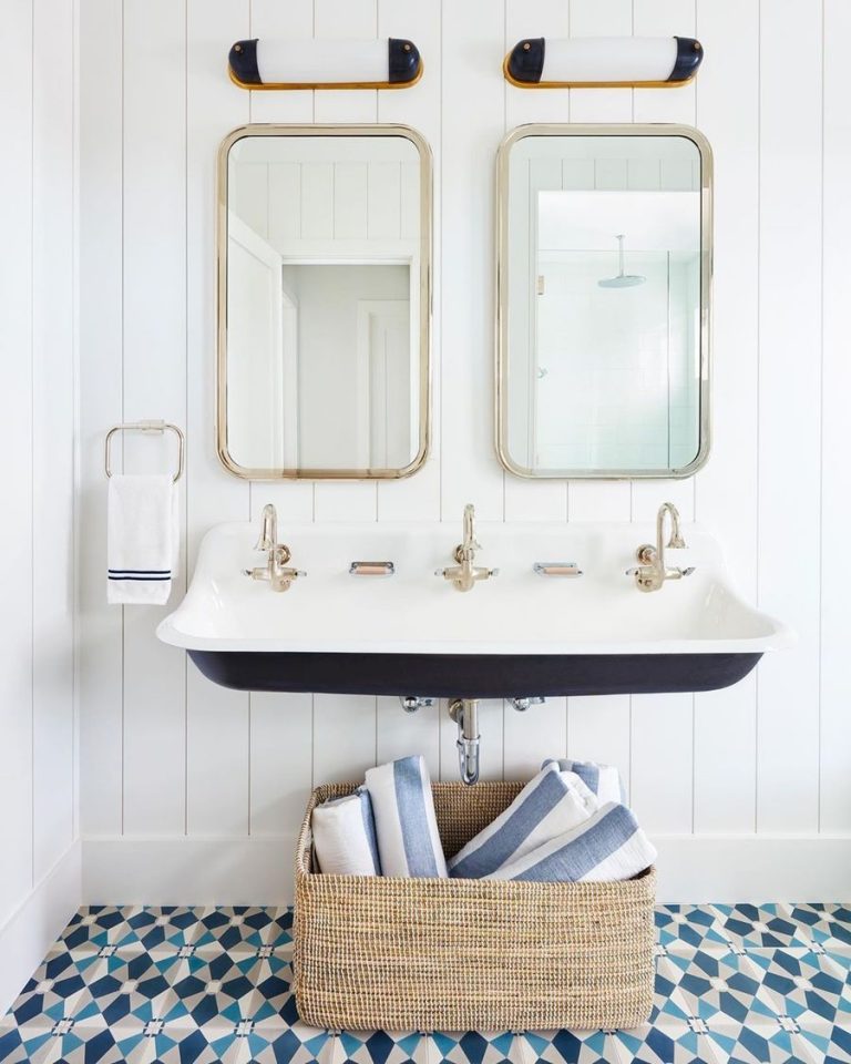 33 Modern Coastal Bathroom Ideas with Beachy Style