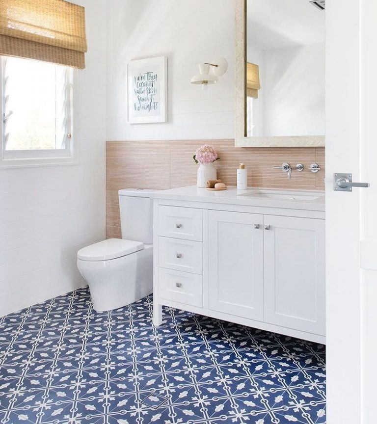 33 Modern Coastal Bathroom Decor Ideas with Beachy Style