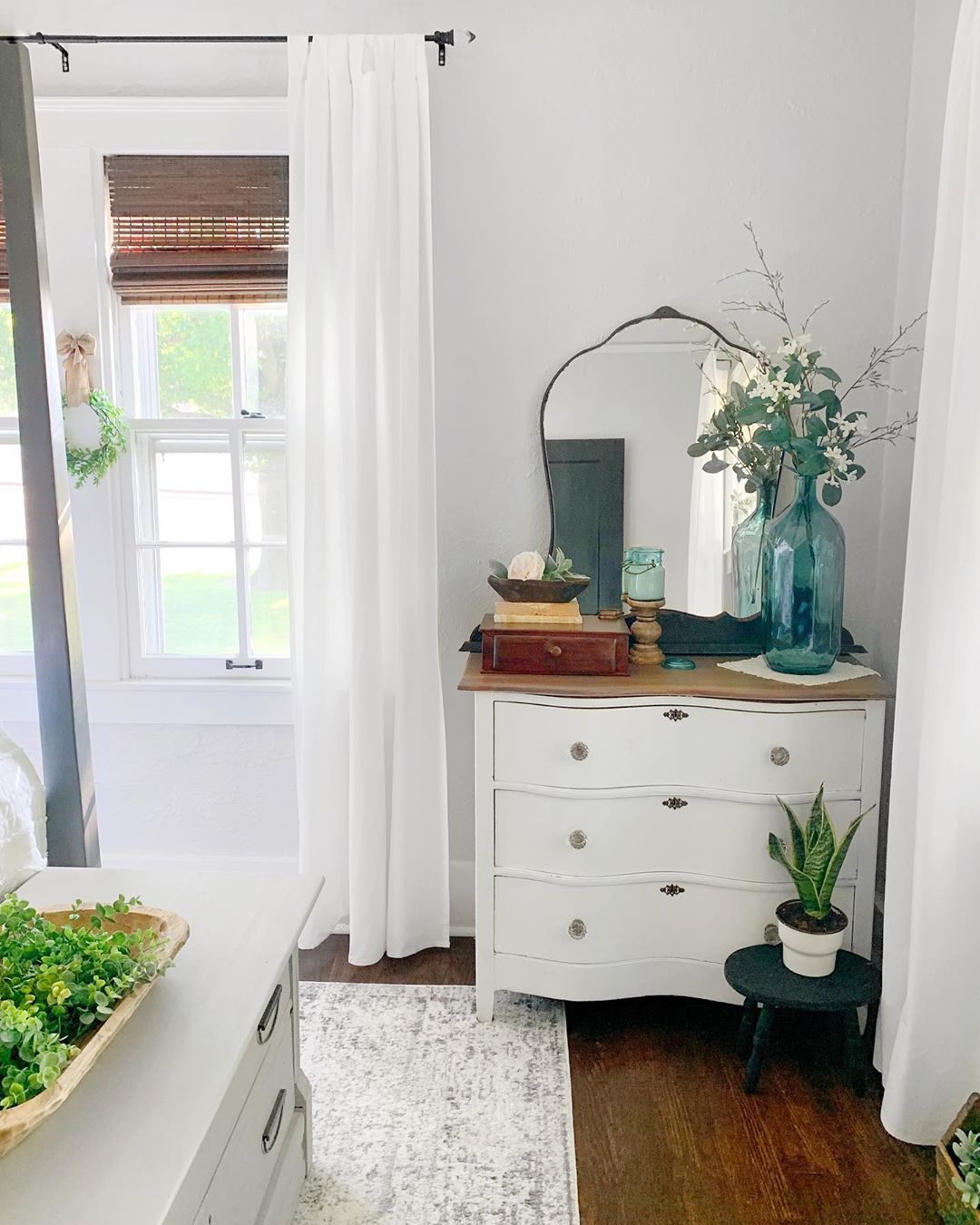 Farmhouse Dresser painted white with natural wood top via @farmhouse_on_chestnut