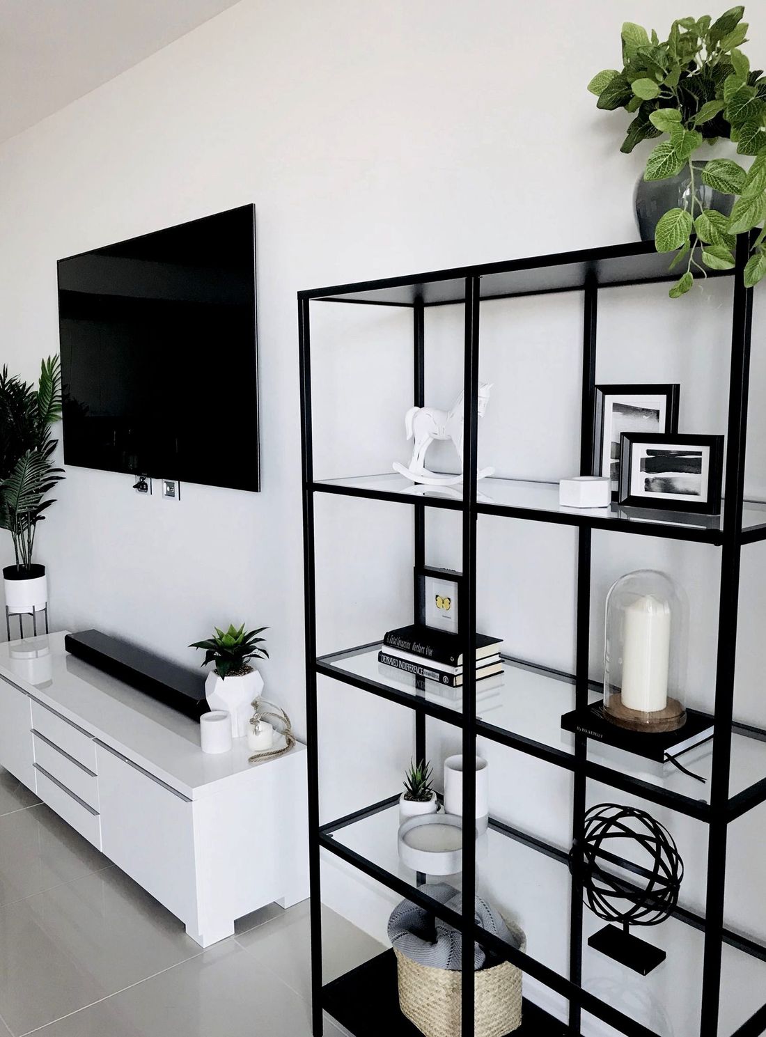 Scandinavian Bookshelf Shelving Unit made of glass and black metal