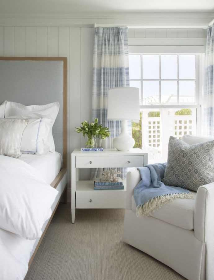 17 Coastal Nightstands for a Summer Home