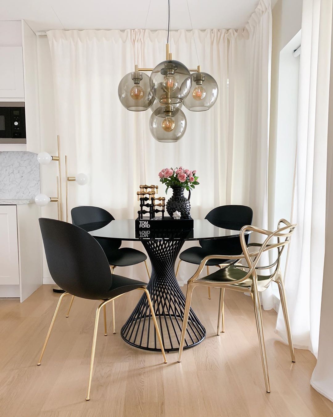 Glam Dining Room with Black and Gold Decor via @interiorbyvanessa