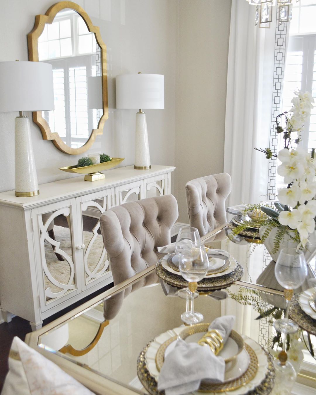 15 Glam Dining Rooms You Must See, Gold Dining Room Table Centerpieces