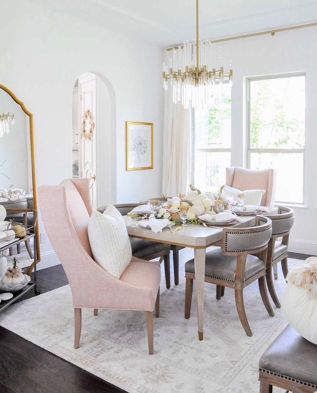 15 Glam Dining Rooms You Must See, Dining Table Without Head Chairs