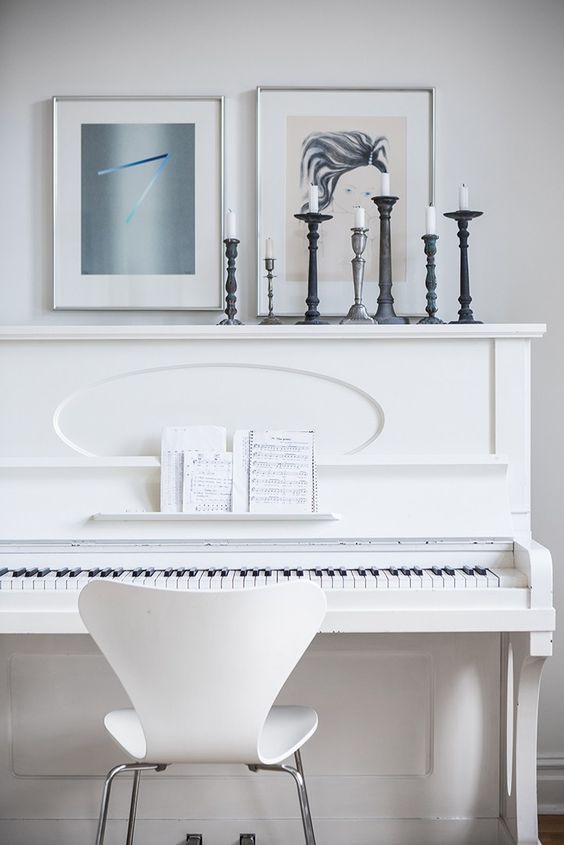Minimalist Living Room with White Piano via cocolapinedesign