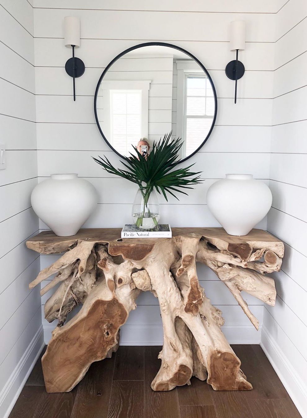 17 Amazing Coastal Entryways You Must See   Coastal Entryway With Driftwood Console Table Via @stephaniekrausdesigns 