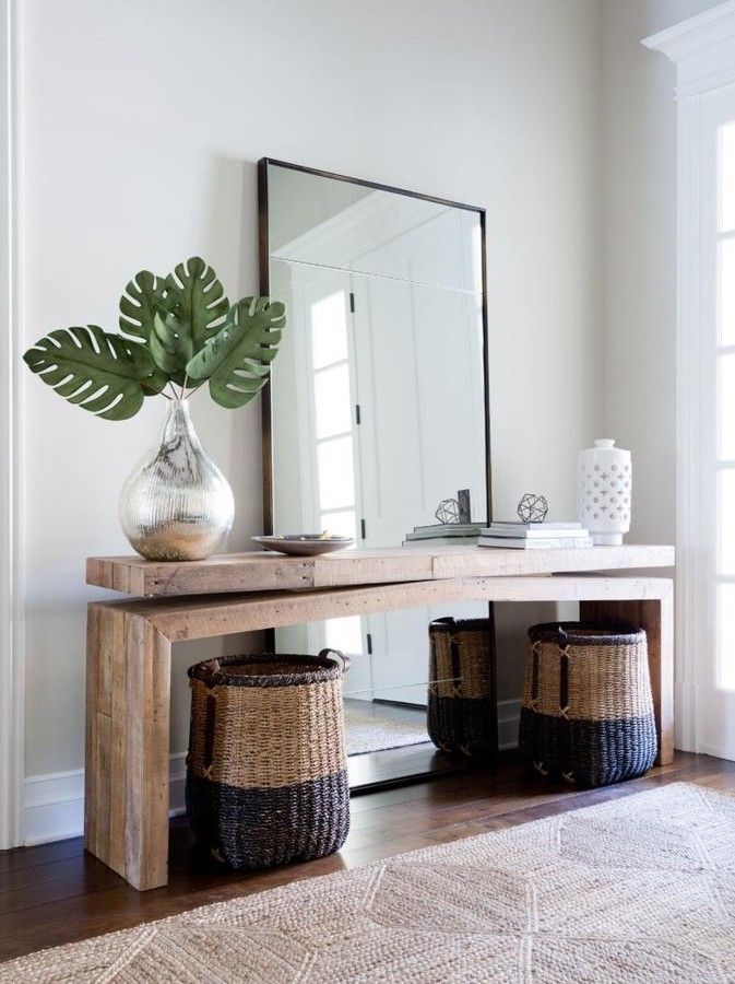 Coastal Entryway with Palm Leaves Decoration via @lindseybrookedesign