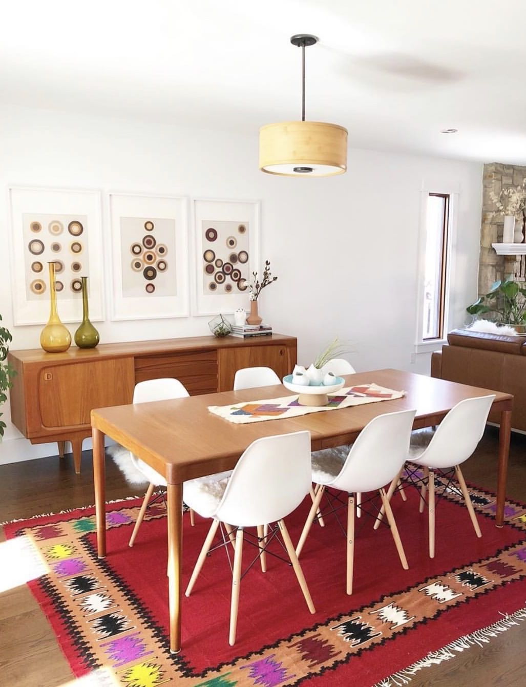 Mid-Century Modern Side Chairs in Dining Room via @theavantgarb